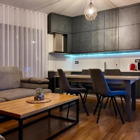 Eliot's - New Bazaar - Modern W King Bed Apartment