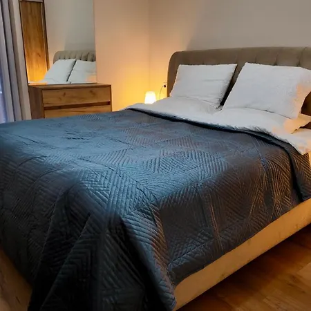 Eliot's - New Bazaar - Modern W King Bed Apartman Tirana