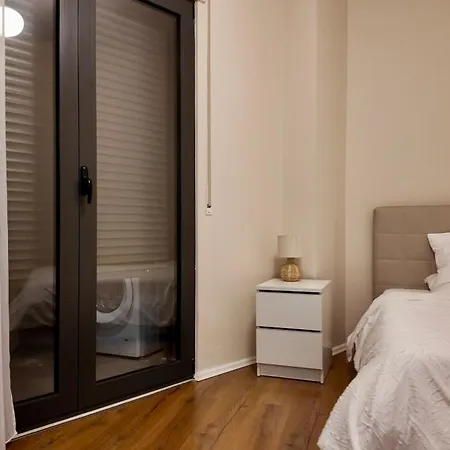 Eliot's - New Bazaar - Modern W King Bed Apartman Tirana