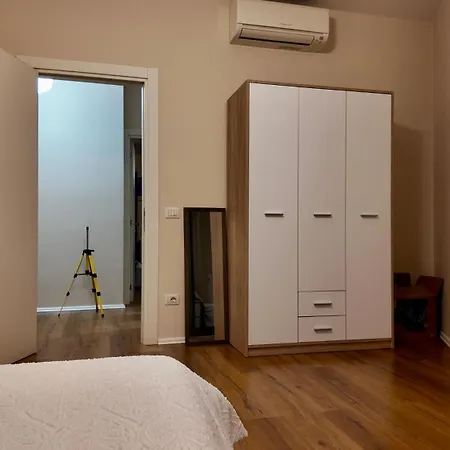 Eliot's - New Bazaar - Modern W King Bed Apartman Tirana