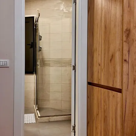 Eliot's - New Bazaar - Modern W King Bed Apartman