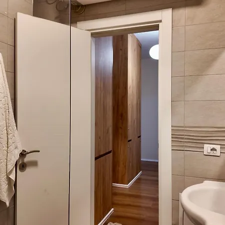 Apartman Eliot's - New Bazaar - Modern W King Bed Tirana